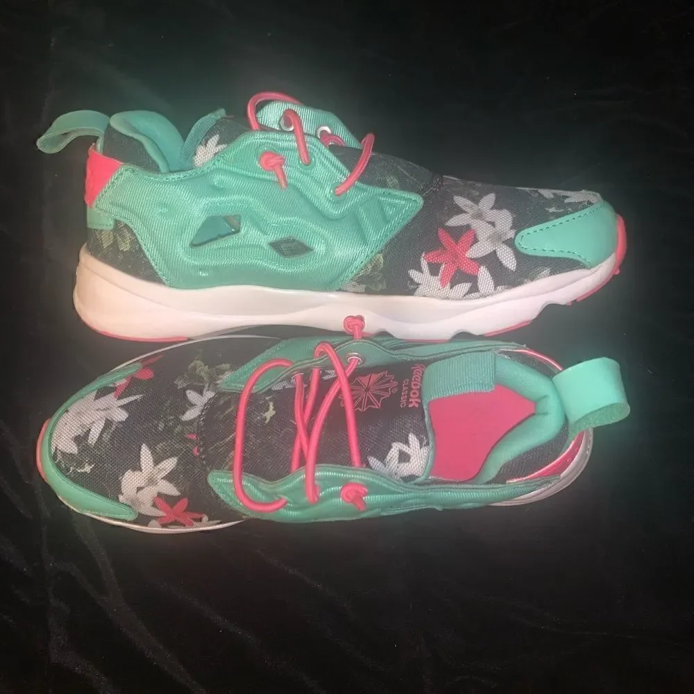 Like New Floral Reebok Sneakers - Size 4